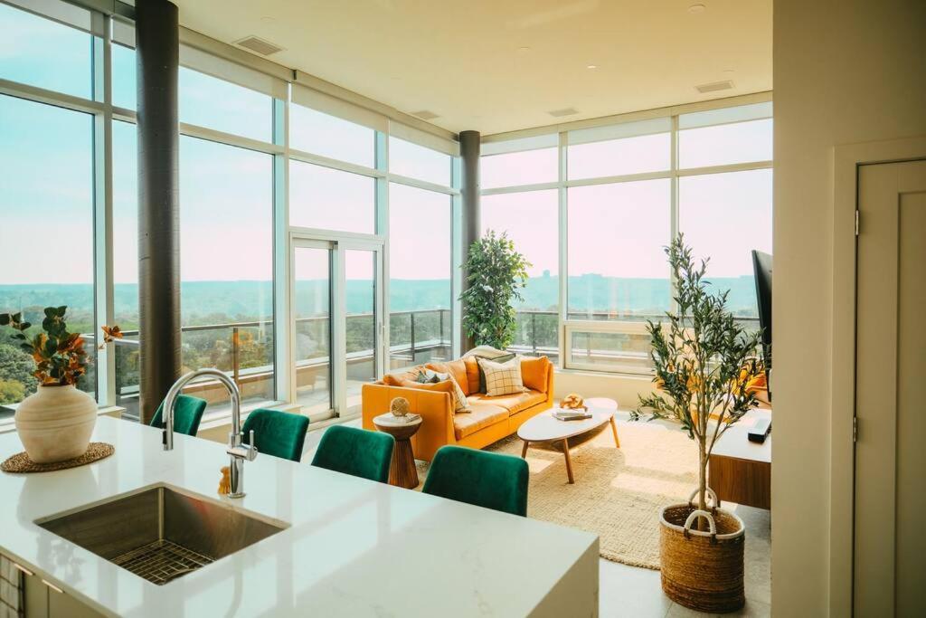 New - Luxury 2Br Penthouse Apt In Central هاليفاكس المظهر الخارجي الصورة