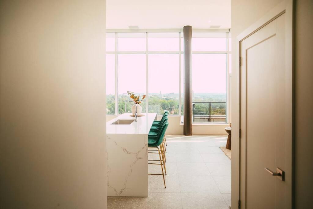 New - Luxury 2Br Penthouse Apt In Central هاليفاكس المظهر الخارجي الصورة